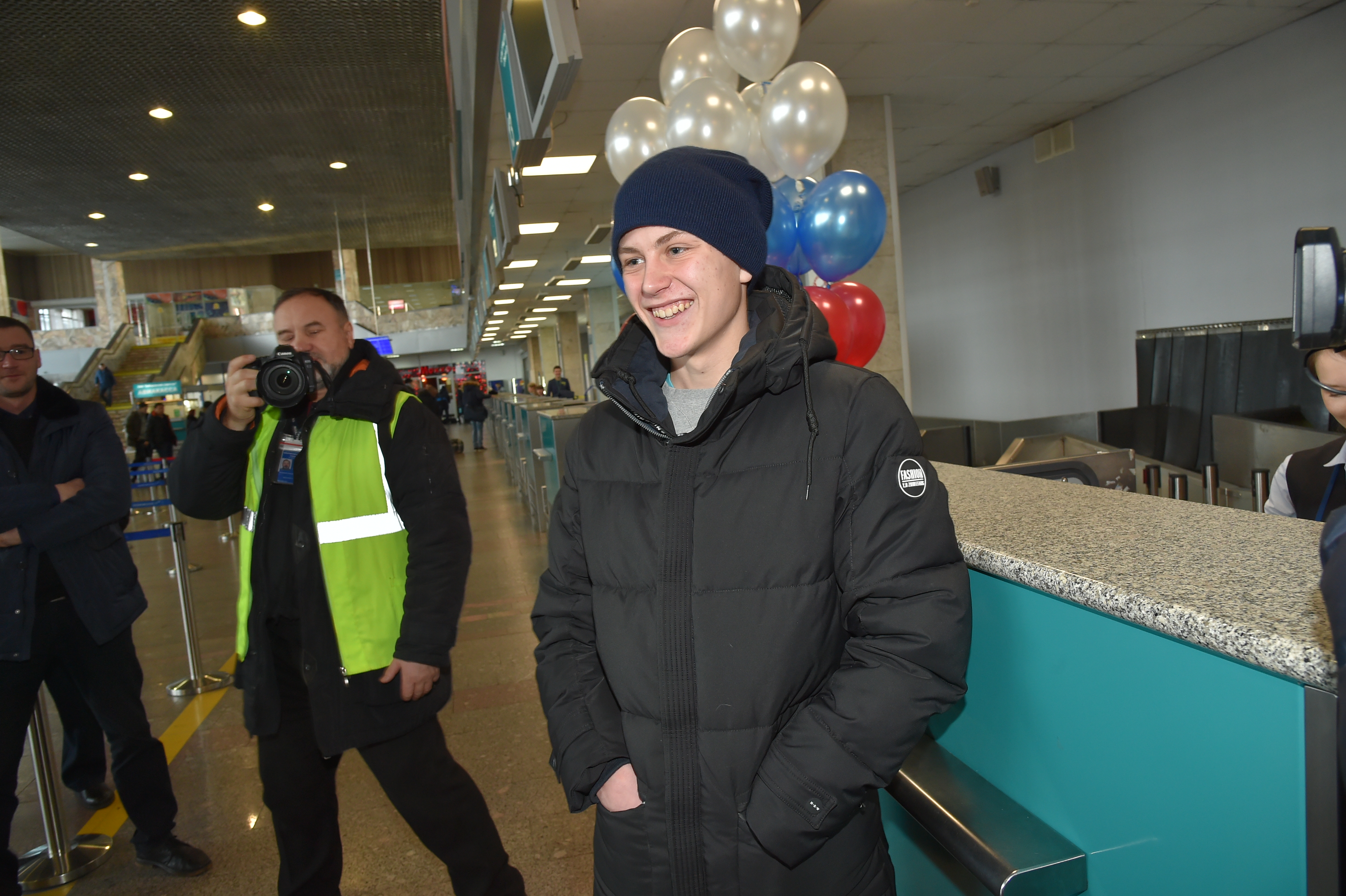 Рп 5 николаевск на амуре аэропорт. Николаевск на Амуре аэропорт. Двухмиллионный пассажир Хабаровска аэропорт. Аэропорт города Николаевск на Амуре.